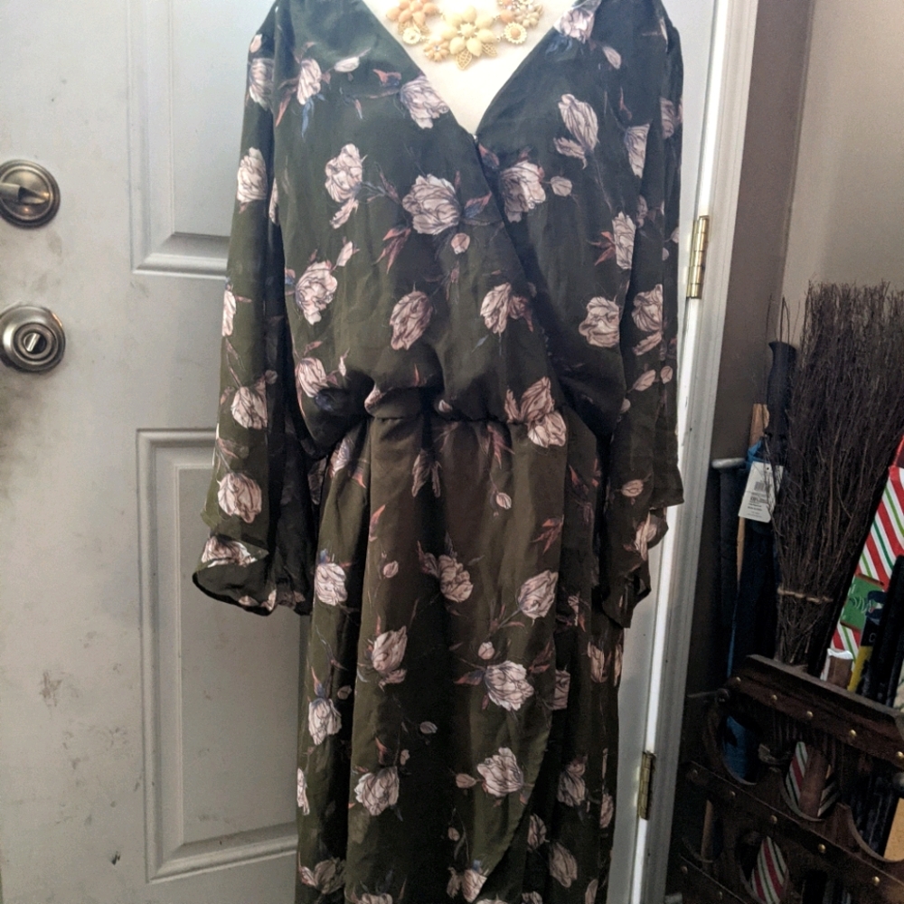 Beautiful bailey blue bell sleeve dress